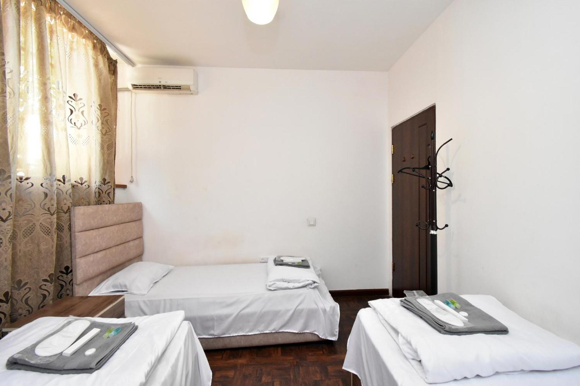 Hotel Aaa Erivan Exterior foto
