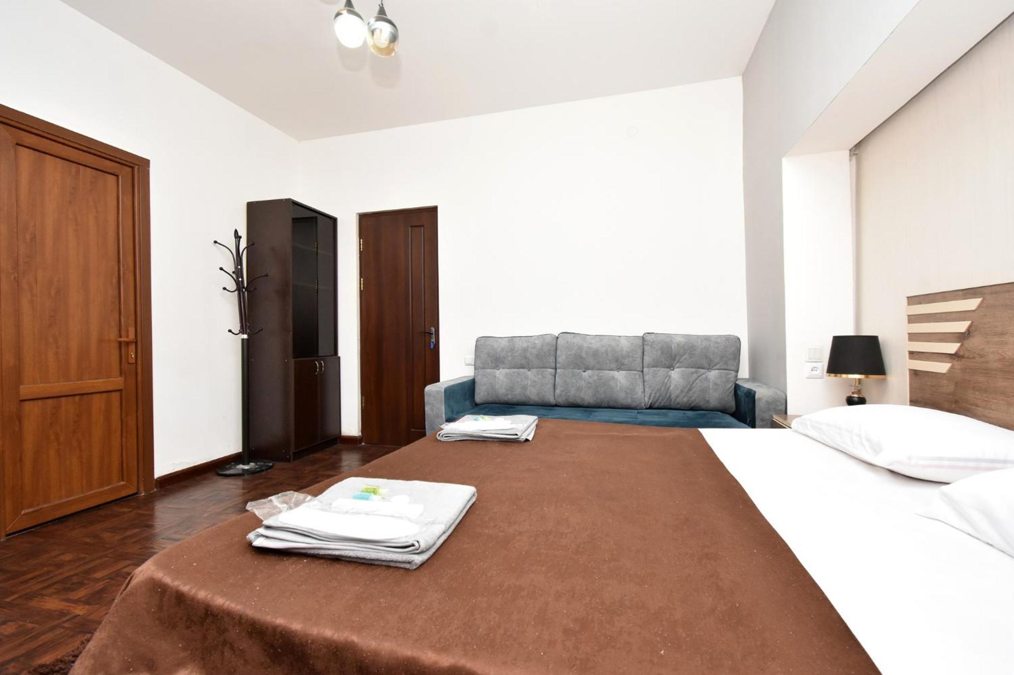 Hotel Aaa Erivan Exterior foto